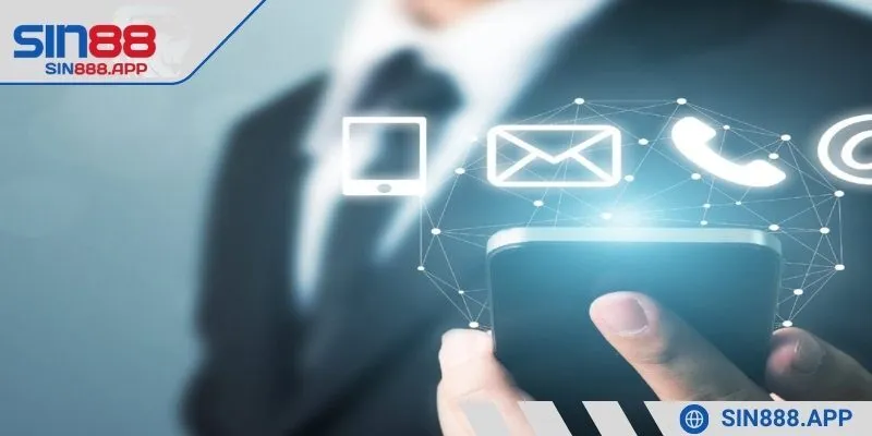 Kết nối với đội ngũ chăm sóc khách hàng qua hotline